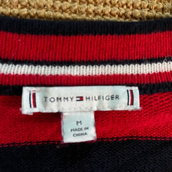 Tommy Hilfiger V Neck Sweater Size Medium - Picture 4 of 6